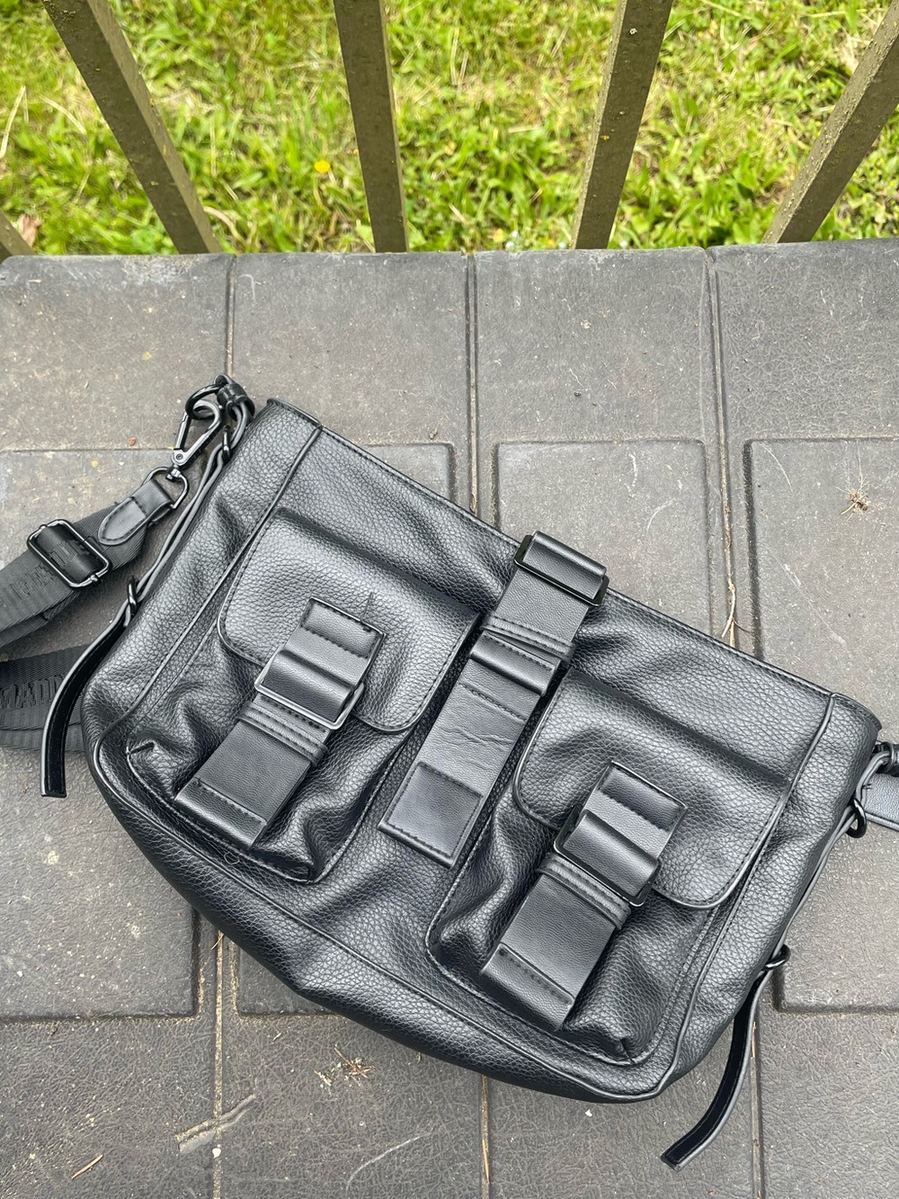 STEVE MADDEN Black crossbody purse